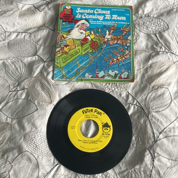 Set of 2 45s Rudolph the Red nosed reindeer & Santa Claus is coming to Town - Picture 7 of 8